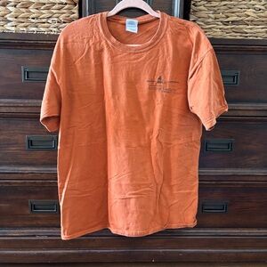 Vintage Anne Bonney Pirate short sleeve orange graphic tee in size L